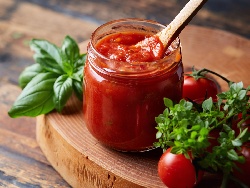 Вкусна домашна лютеница печена на фурна с чушки (пиперки), патладжан, домати и моркови - снимка на рецептата Вкусна домашна лютеница печена на фурна с чушки (пиперки), патладжан, домати и моркови - снимка на рецептата
